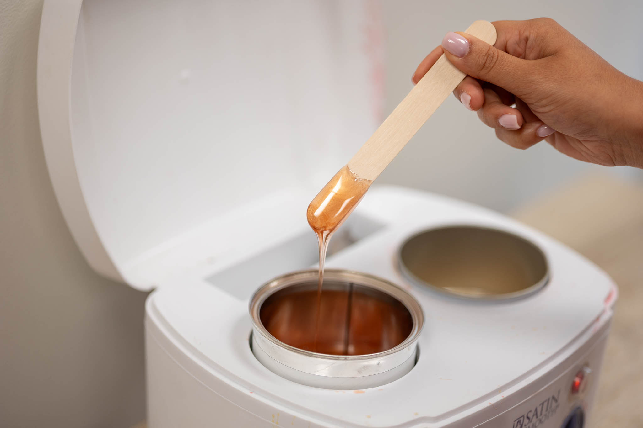 photo of a wax melting pot for waxing